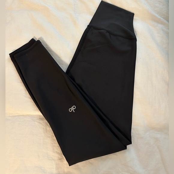 ALO Yoga Pants - alo 7/8 High-Waist Airbrush Legging